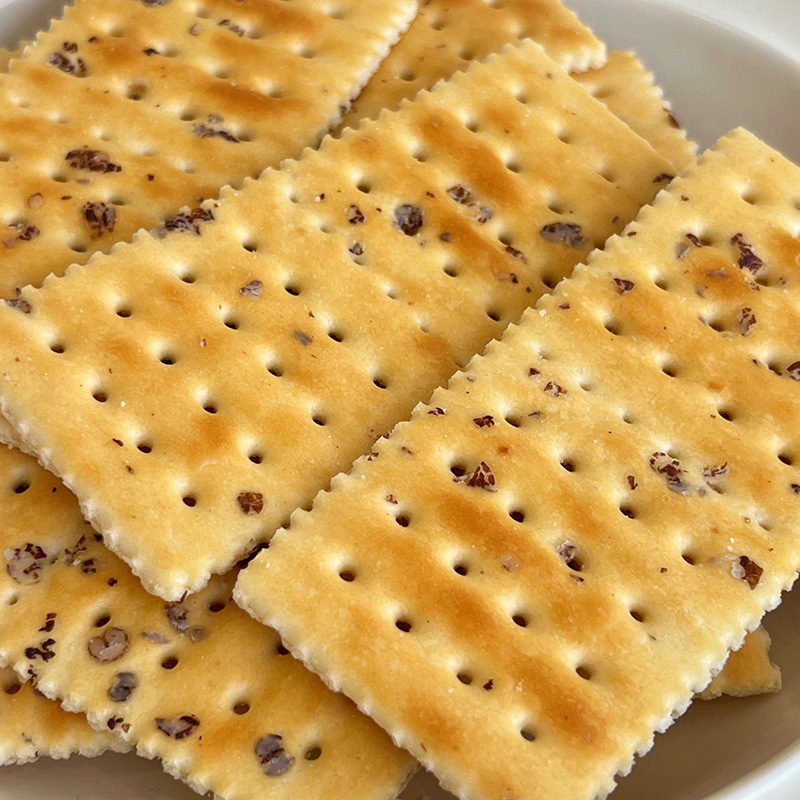 Roggen- und Meersalz-Soda-Cracker