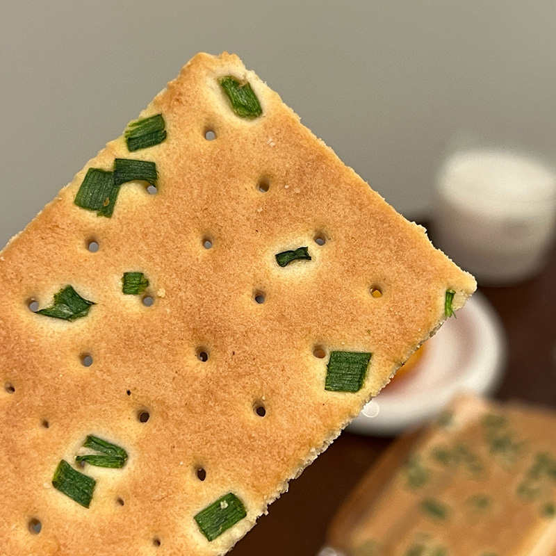 Frühlingszwiebel-Cracker